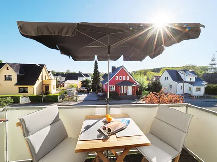 Südbalkon mit Sonnenschirm