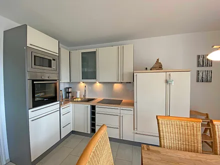 Küchenzeile mit Backofen