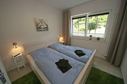 Schlafzimmer mit Doppelbett