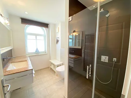 Badezimmer mit Dusche