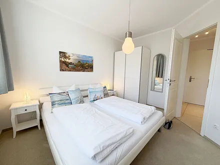 Schlafzimmer mit Doppelbett