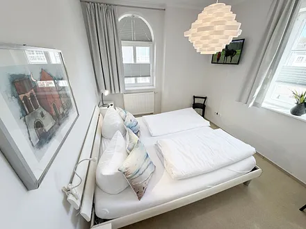 Schlafzimmer mit Doppelbett