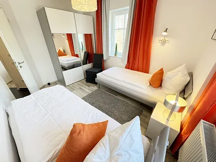 Villa Wilhelmine WE 04 Schlafzimmer mit 2 Einzelbetten und Kleiderschrank