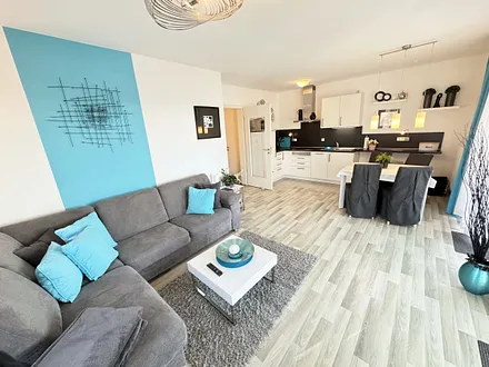 Villa Wilhelmine WE 04 Wohnzimmer mit Blick auf die Küchenzeile