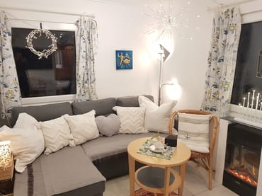 Viele Lichter sorgen für ein tolles Wohnambiente.