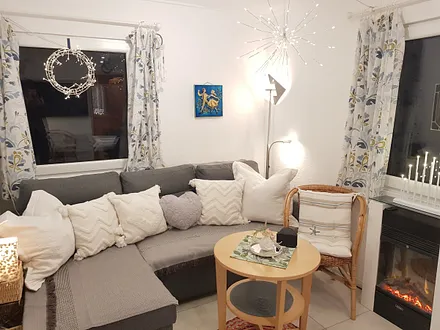 Viele Lichter sorgen für ein tolles Wohnambiente.