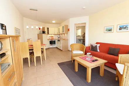 Wohnzimmer mit Blick zur Küche