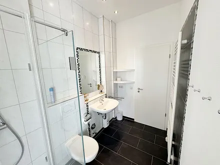 Badezimmer mit Waschplatz