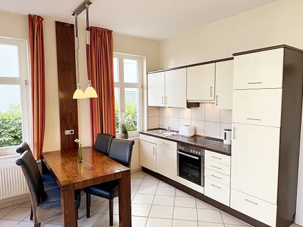 Küchenzeile mit Backofen