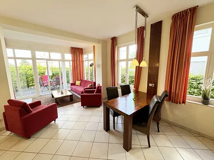 Essplatz mit Blick zur Couchecke