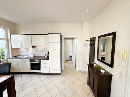 Küchenzeile mit angrenzender Gadrobe