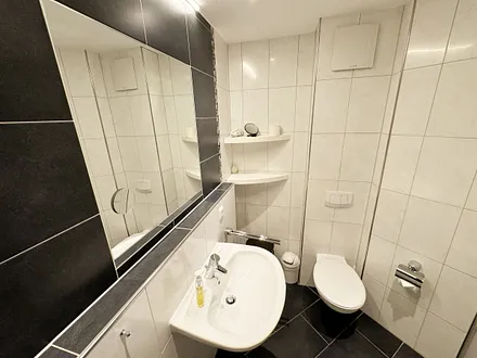 Badezimmer mit Waschplatz