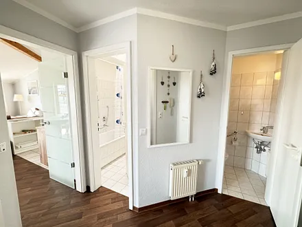 Seepark Sellin Haus Baabe - Flurbereich mit Blick in das Bad