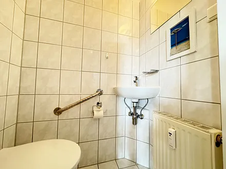 Seepark Sellin Haus Baabe - WC und Waschbecken