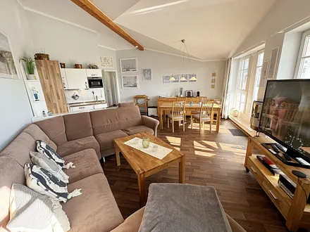 Seepark Sellin Haus Baabe - Couch und TV-Bereich