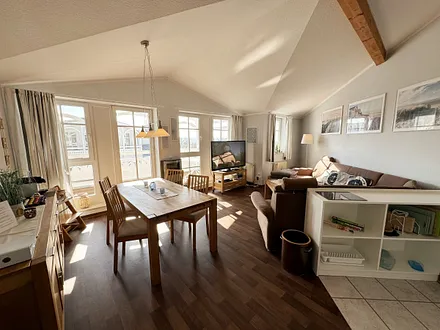 Seepark Sellin Haus Baabe - Blick in das Wohn- und Esszimmer