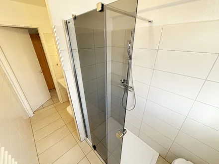 Badezimmer mit Dusche
