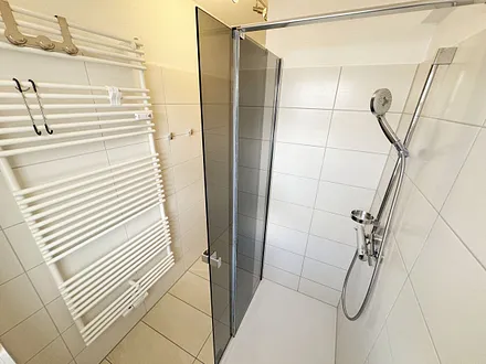Badezimmer mit Dusche