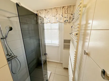 Badezimmer mit Dusche