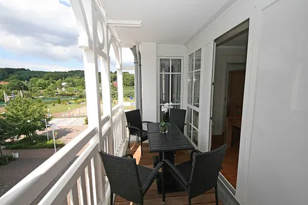 bestuhlter Balkon