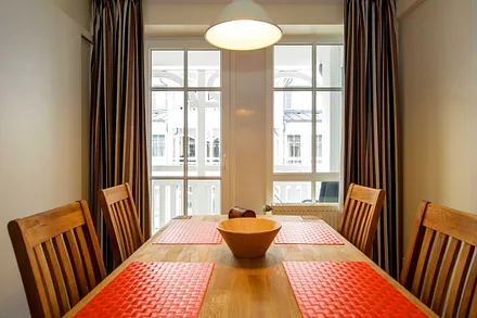 Esstisch für vier Personen