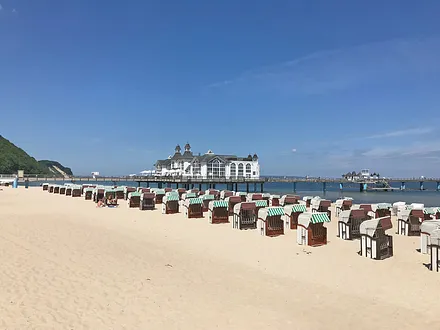 Hauptstrand mit Seebrücke