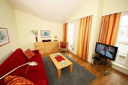 Wohnbereich mit gemütlicher Couch