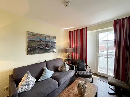 Wohnbereich mit gemütlichem Sofa