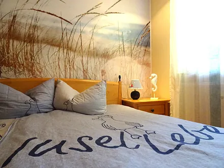 Schlafzimmer mit Doppelbett