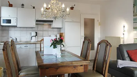 Essbereich und offene Küche