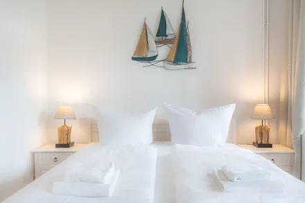 Doppelbett im Schlaffzimmer