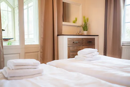 1. Schlafzimmer mit angrenzendem Wintergarten