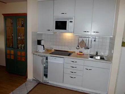 Gut ausgestattete Küchenzeile