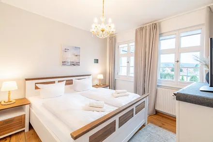 Schlafzimmer mit Doppelbett 