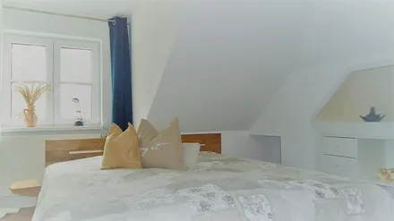 1. Schlafzimmer mit Doppelbett 180x200cm und Verdunklungsschal