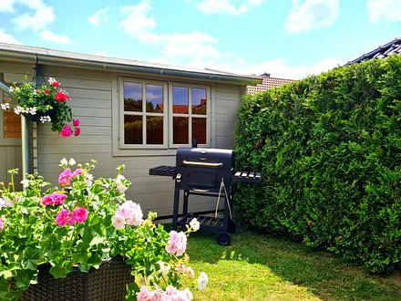 Fahrradschuppen mit Grill 