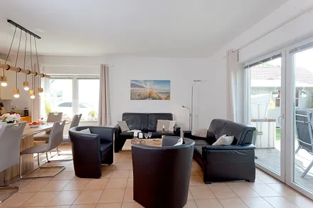 Wohn und Relex Bereich mit gemütlicher Sofaecke 