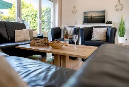 Wohn und Relex Bereich mit Flat-TV, Radio und WLAN 