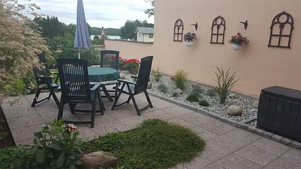 Terrasse mit Garten