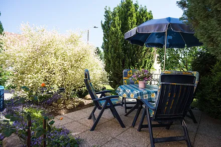 Terrasse mit Garten