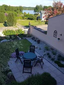 Terrasse mit Garten