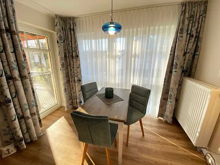 Esstisch mit Stühlen