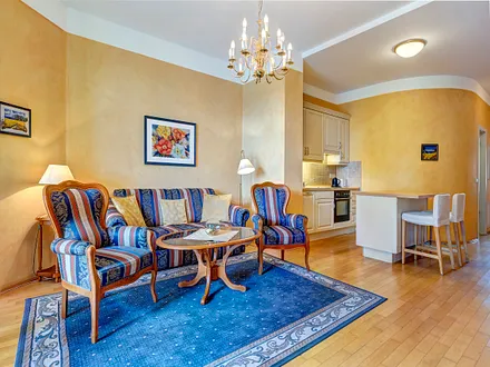 Wohnzimmer mit Küchenbereich