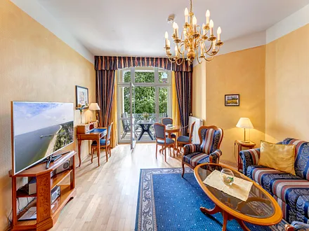 Wohnzimmer mit Flat-TV