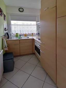 separate Küche mit Backofen