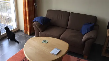 Das Wohnzimmer mit Blick auf das Meer