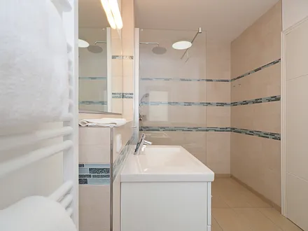 Bad mit Wanne & Dusche