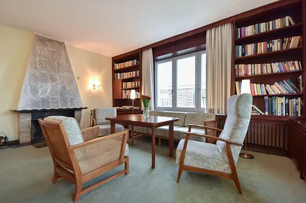 Kaminzimmer mit Bibliothek