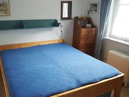 Doppelbett im Schlafzimmer