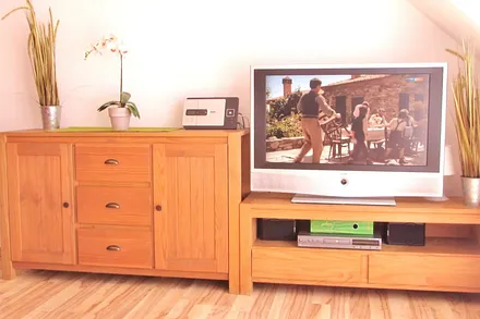 Hochwertiger Fernseher mit Festplattenrecorder